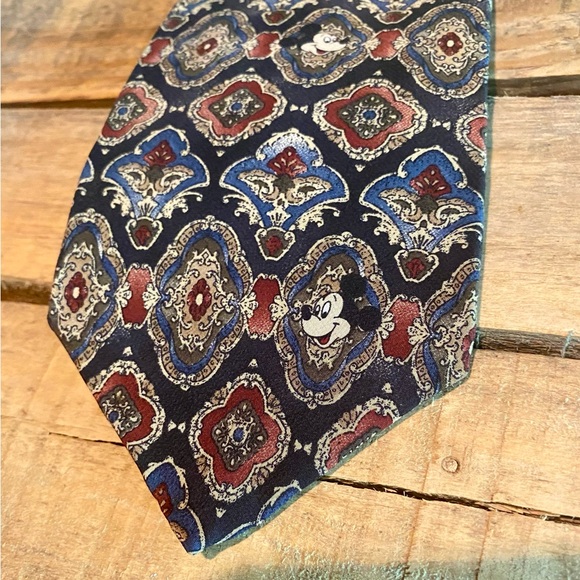 🔥Disney Mickey Mouse 100% Silk Tie🔥 - Picture 2 of 7